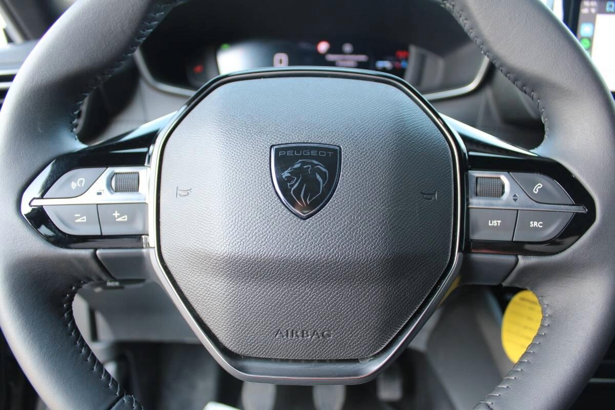 Peugeot 2008 1.2 puretech Allure s&s 100cv Con NAVIGATORE