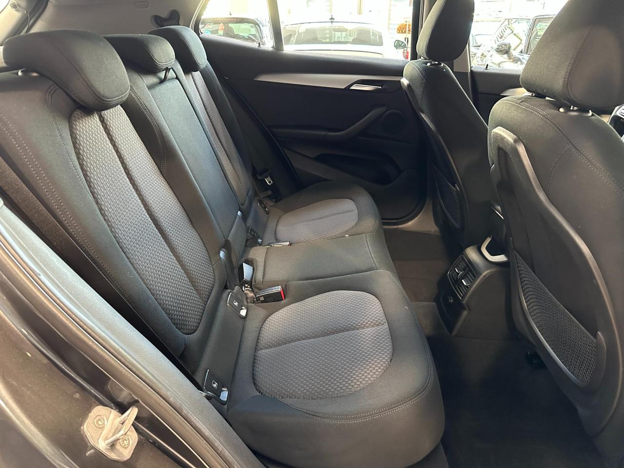 BMW X2 xdrive20d Advantage - LED - 19"- Navi