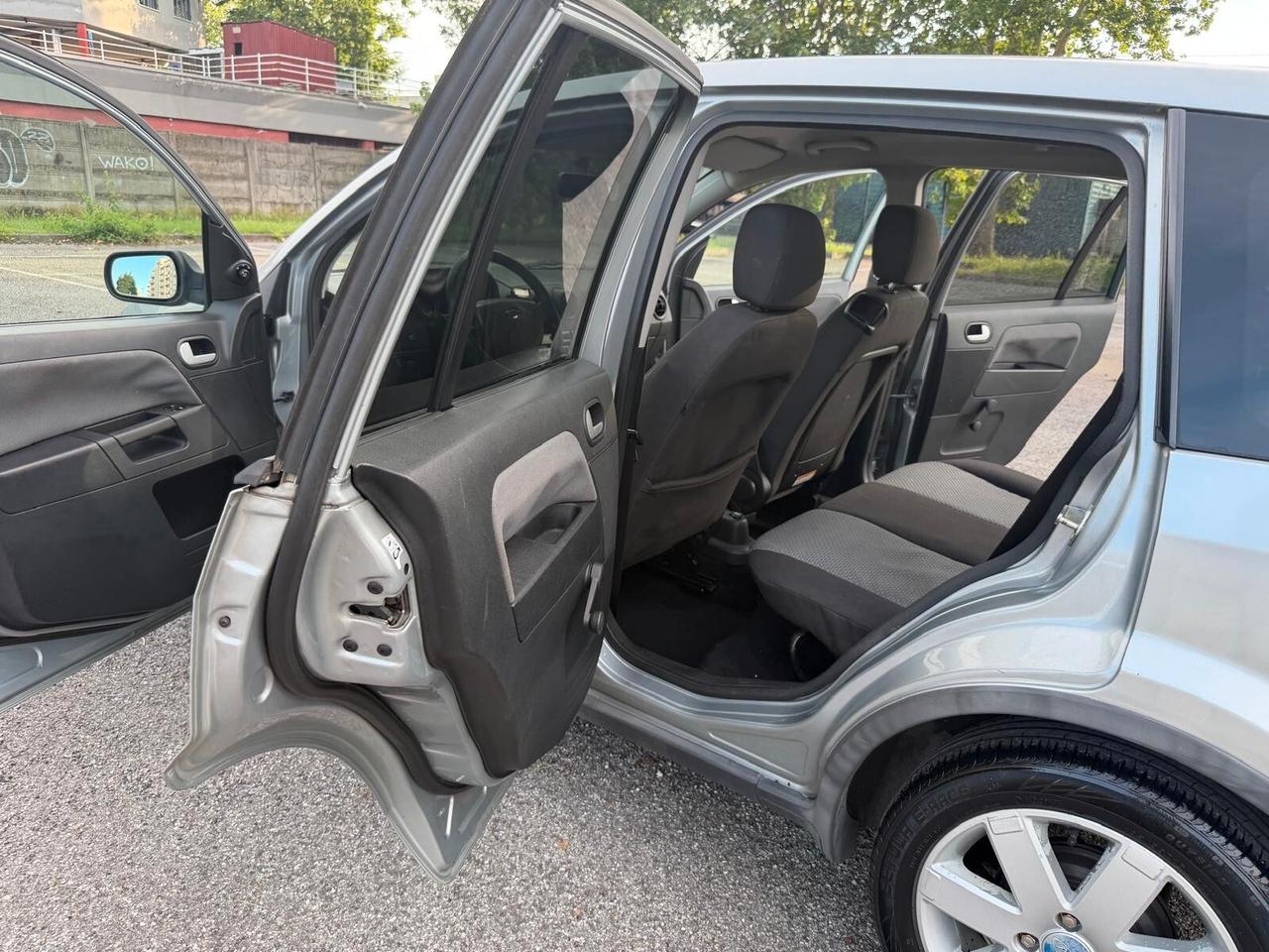 Ford Fusion 1.6 16V 5p. Leather