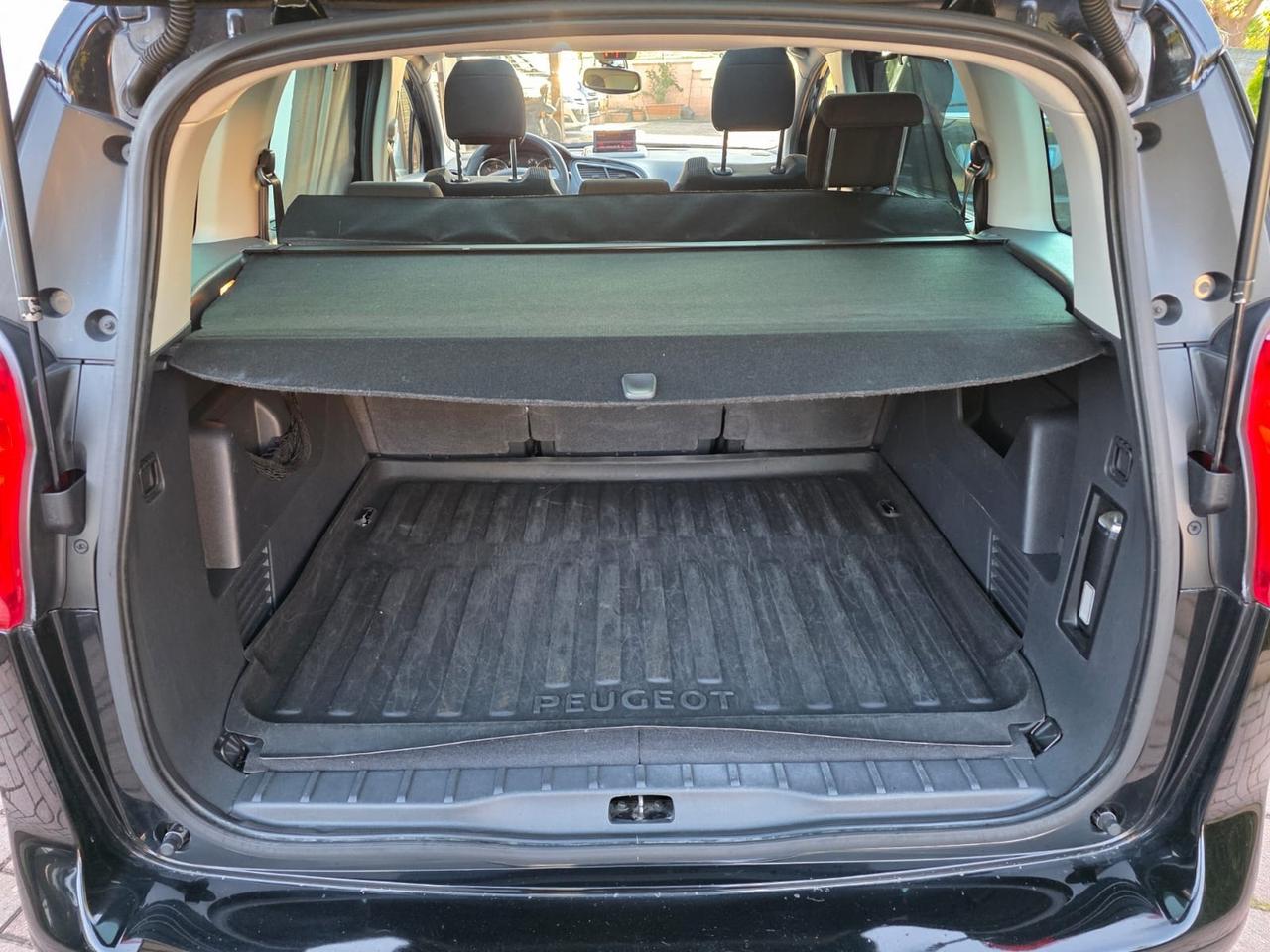 Peugeot 5008 1.6 HDi 110CV Féline