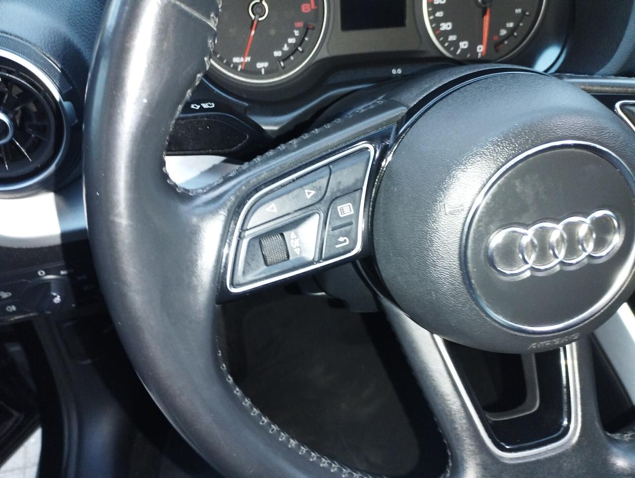 Audi Q2 30 TDI S tronic Identity Black