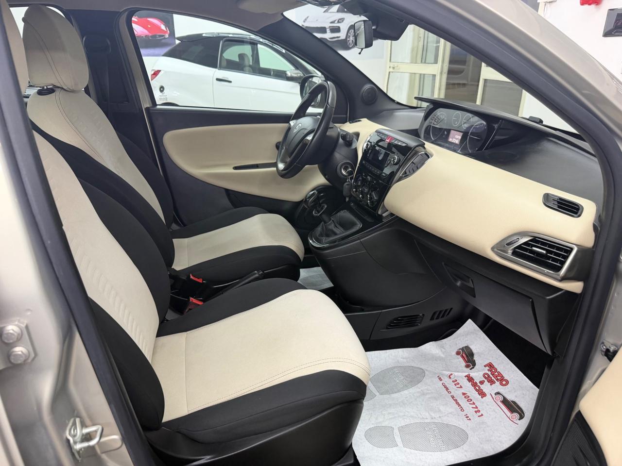 Lancia Ypsilon 1.2 69Cv