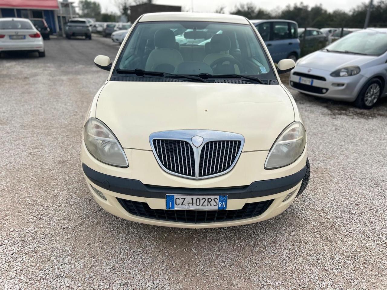 Lancia Ypsilon 1.2 Oro NEOPATENTATI 120.000 Km !!