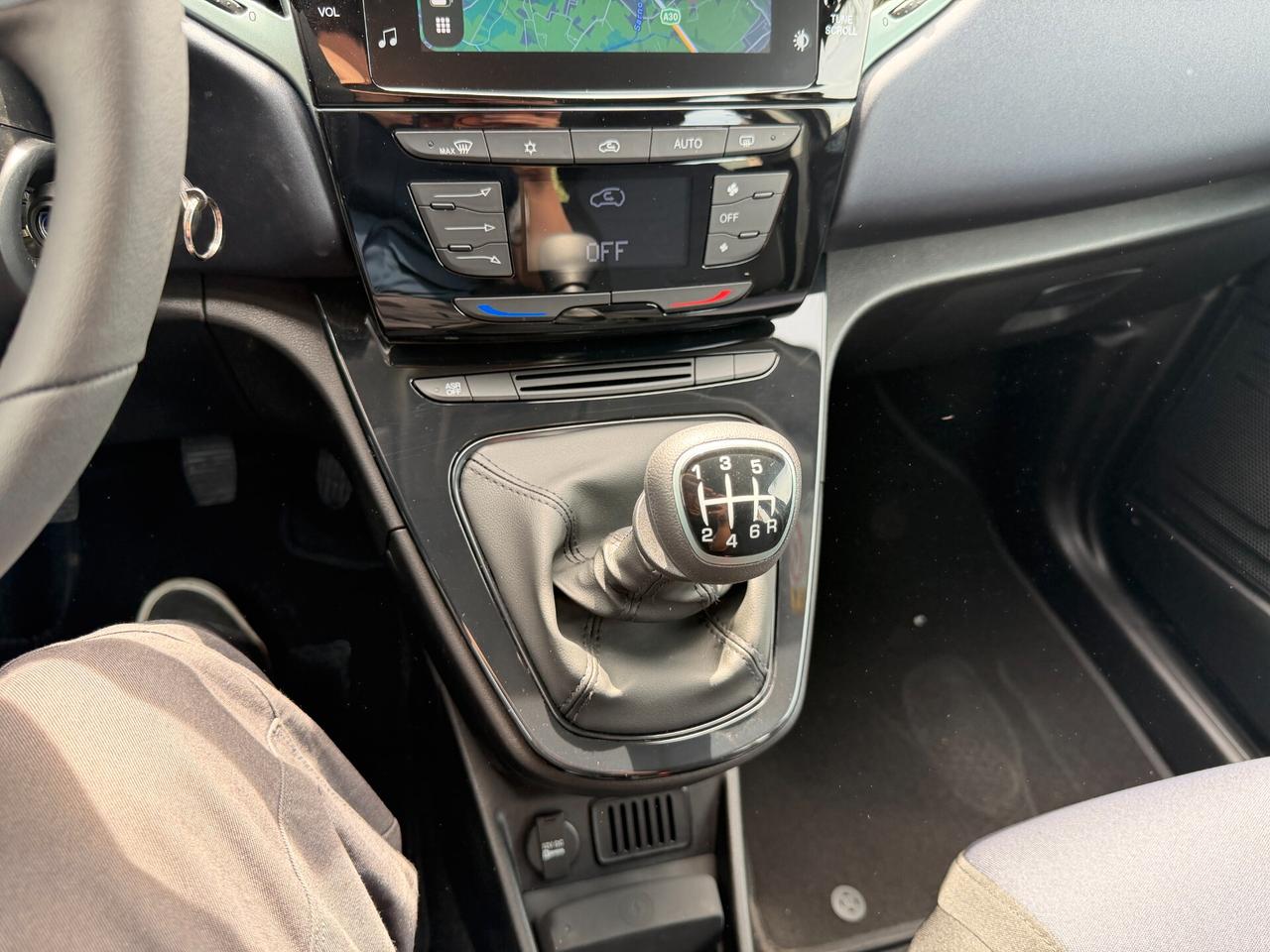 LANCIA YPSILON ANNO 2024 1.0 HYBRID 70 CV * KM 0