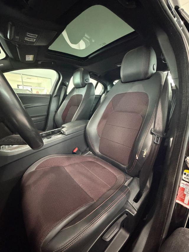 JAGUAR XE 2.0 D Turbo 180CV aut. R-Sport Tetto panoramico