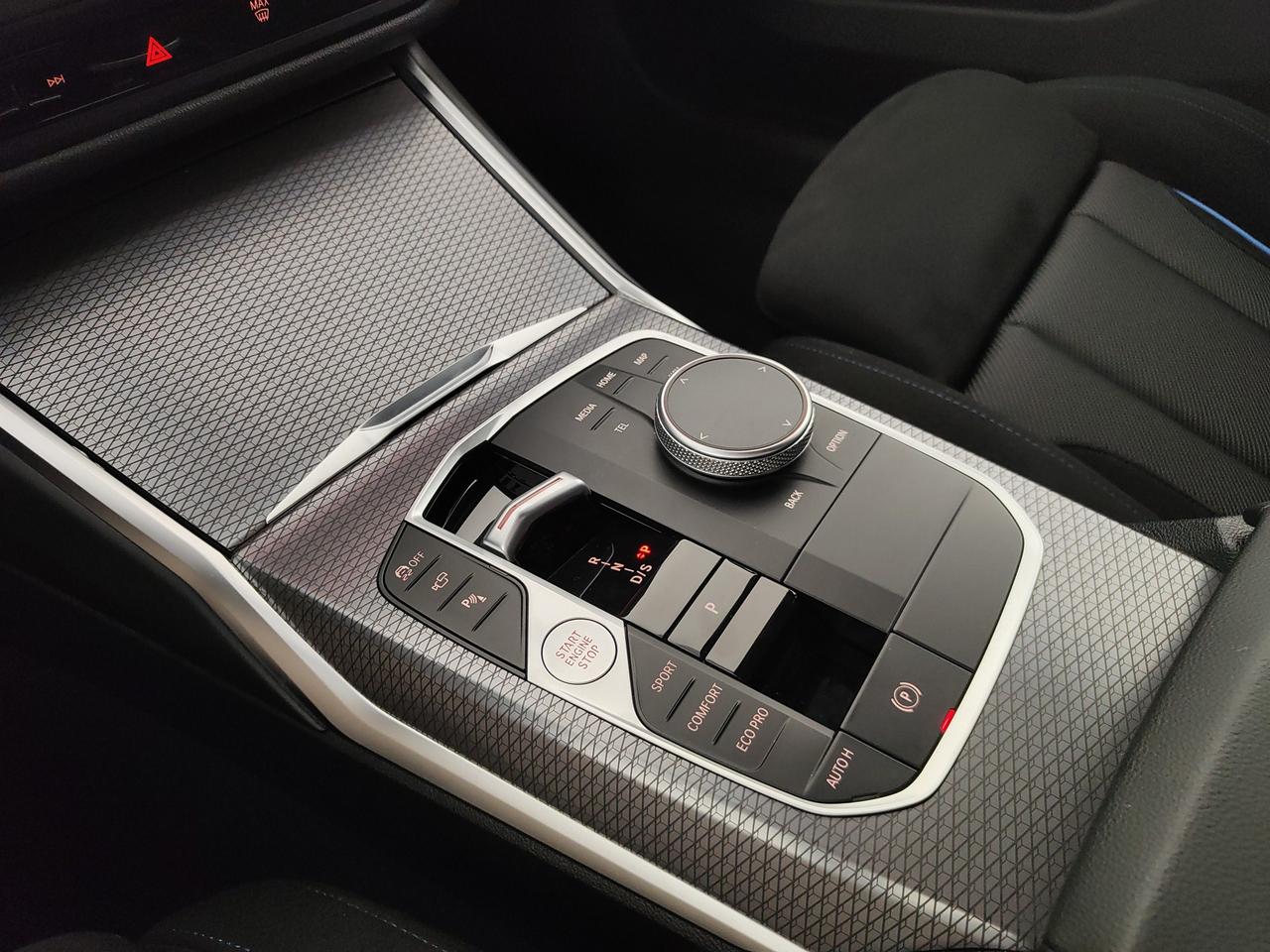 BMW 320d Touring mhev 48V xdrive MSport auto