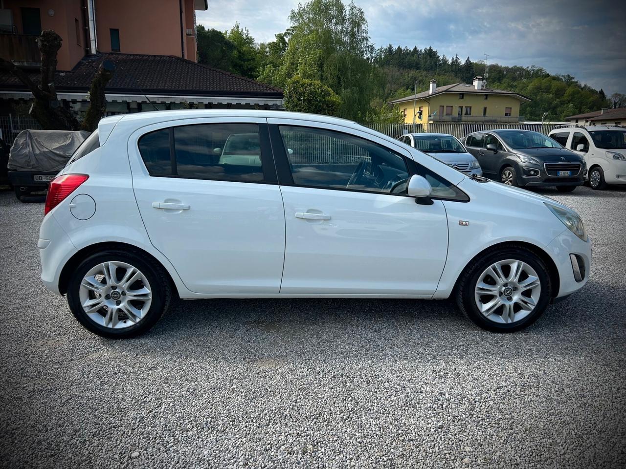 Opel Corsa 1.2 5 porte Cosmo - NEOPATENTATI