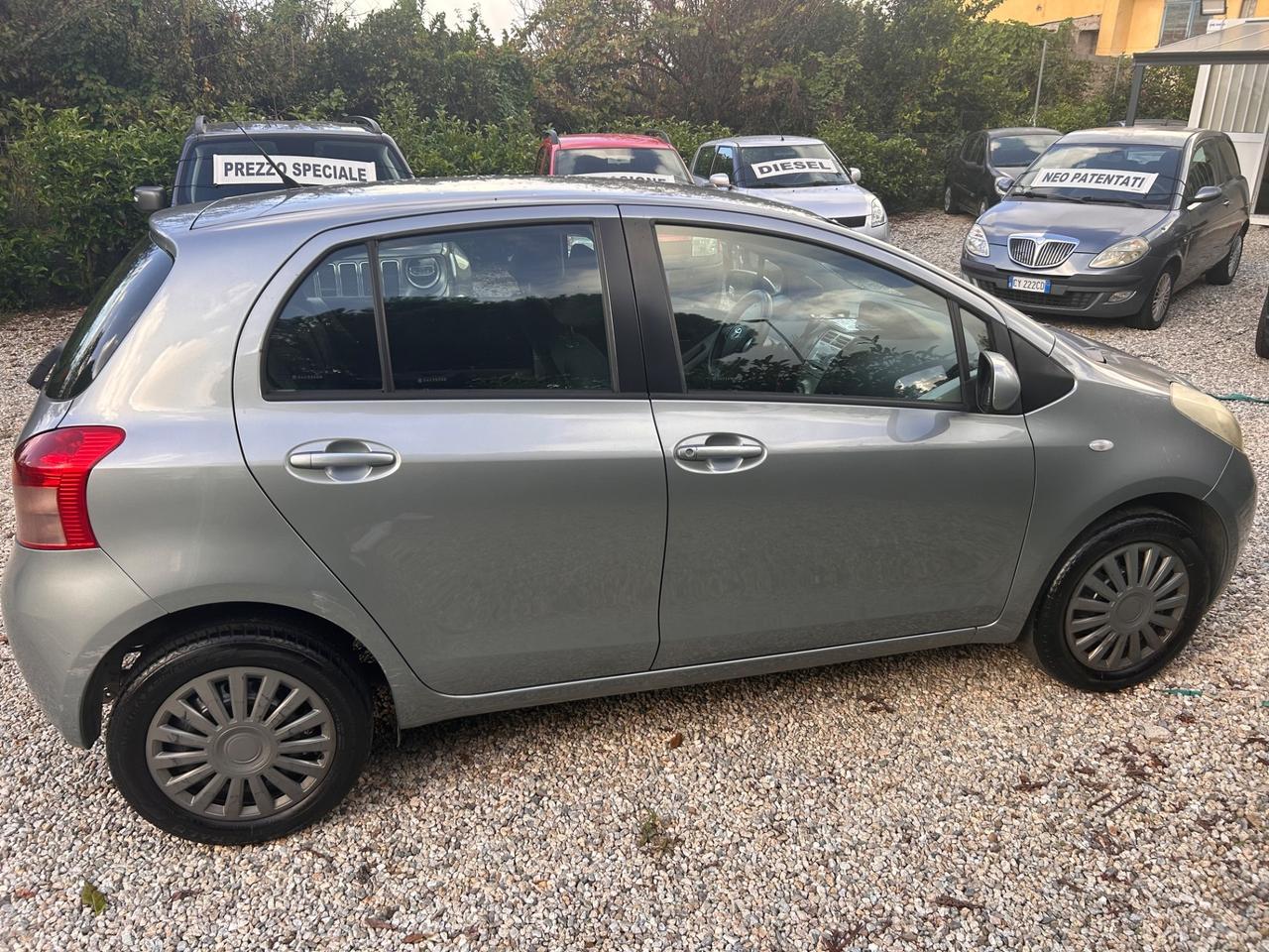 Toyota Yaris 1.0 5 porte