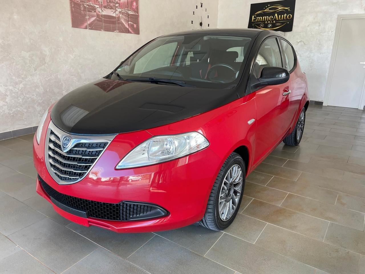 Lancia Ypsilon 1.2 69 CV 5 porte S&S Black&Red
