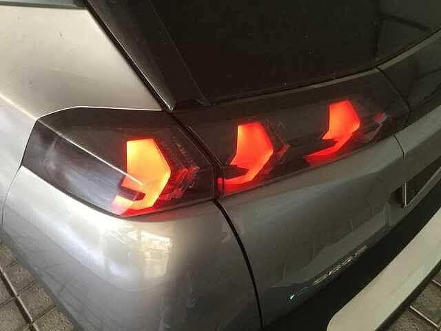Peugeot 2008 Allure Pack motore elettrico 136 CV - Usata