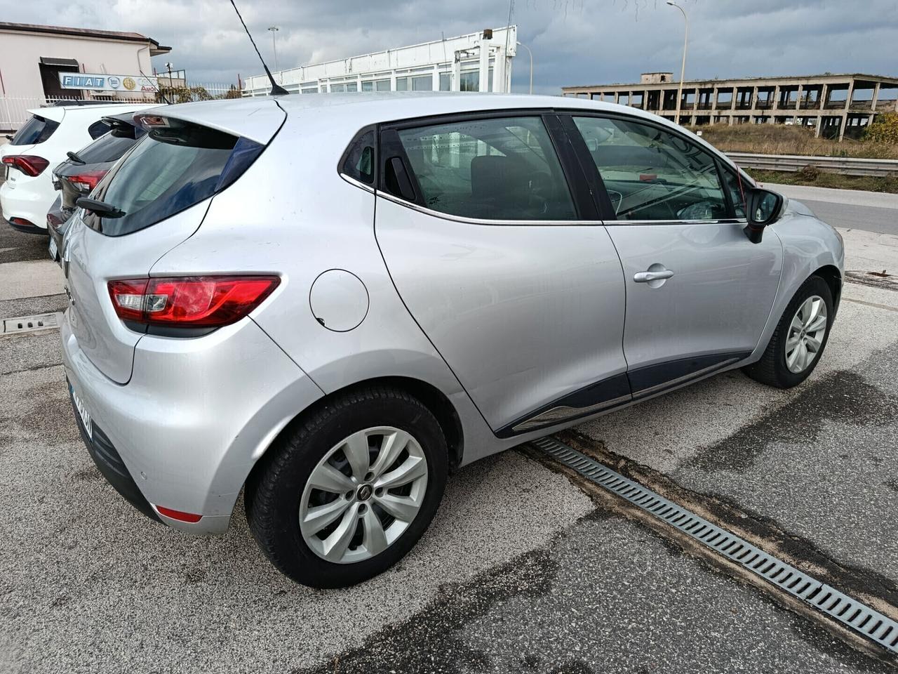 Renault Clio 1.2 Gpl di serie 90CV 5 porte Business