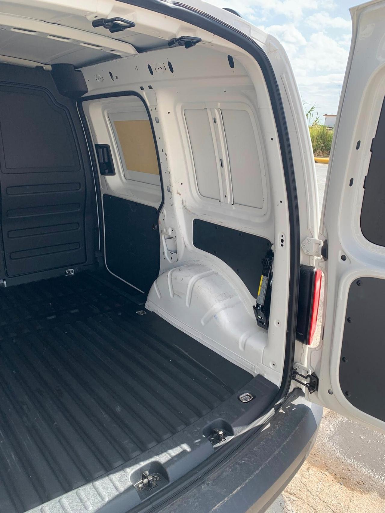 Volkswagen Caddy 2.0cc 102 CV DSG iva inclusa