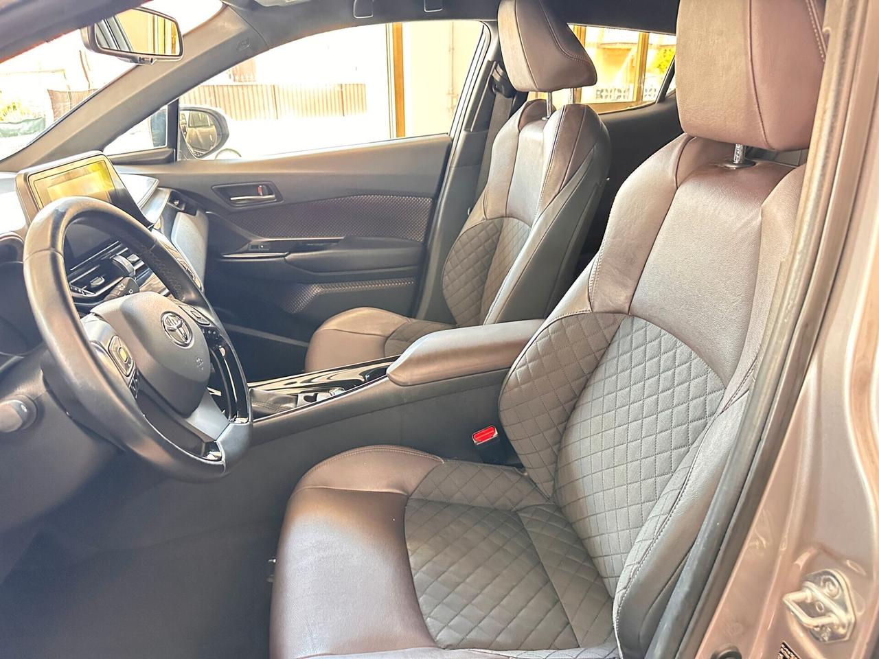 Toyota C-HR 1.8 Hybrid E-CVT Lounge