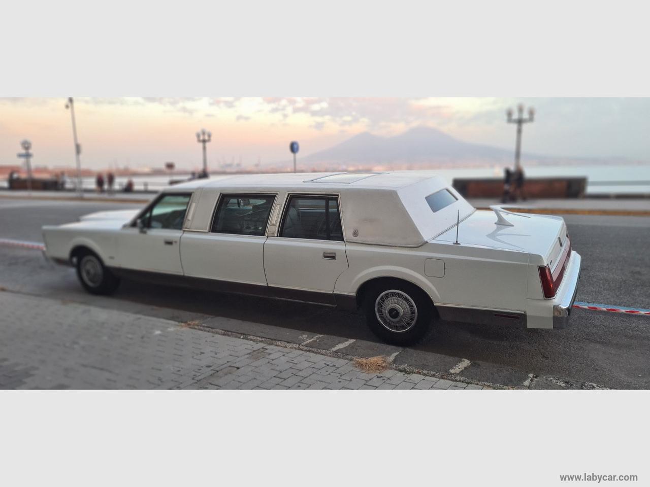 LINCOLN TOWN CAR