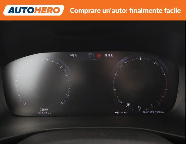VOLVO XC40 B4 AWD Geartronic Momentum Pro
