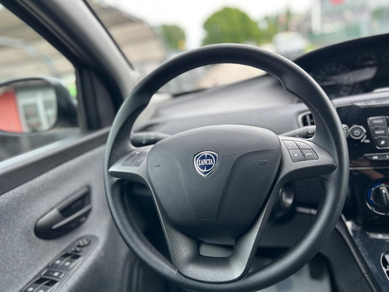 Lancia Ypsilon 1.0 firefly hybrid Silver Plus s&s 70cv