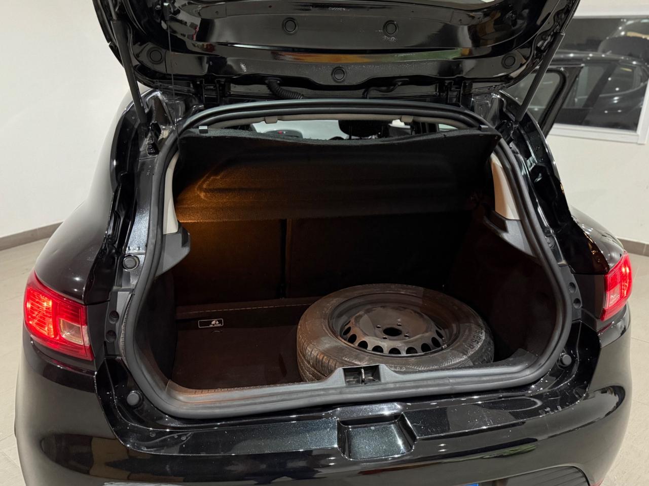 Renault Clio 1.2 75CV GPL cv75/kw55 Per Neopatentati