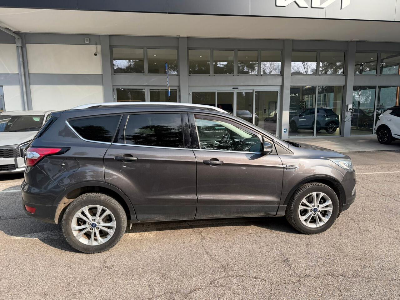 Ford Kuga 1.5 TDCI 120 CV S&S 2WD Powershift Titanium