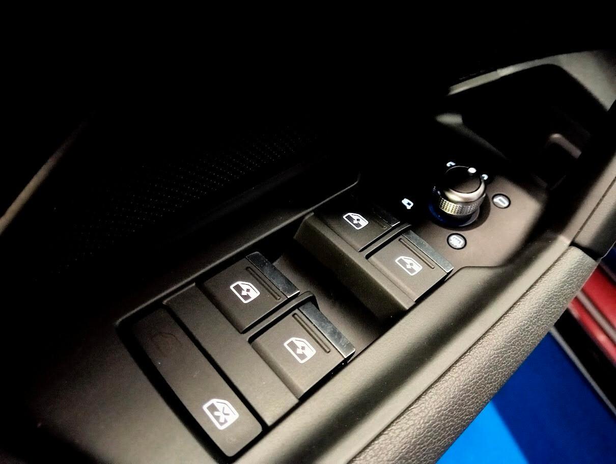 Audi A3 2.0 TDI SLINE EXCLUSIVE IDENTITY BLACK 19" MATRIX