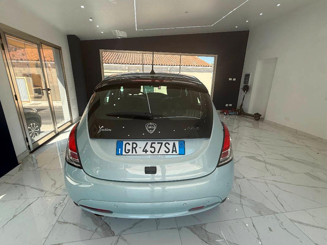 Lancia Ypsilon III LACIA YPSILON 1.0 firefly hybrid Gold s&s 70cv 5p.ti