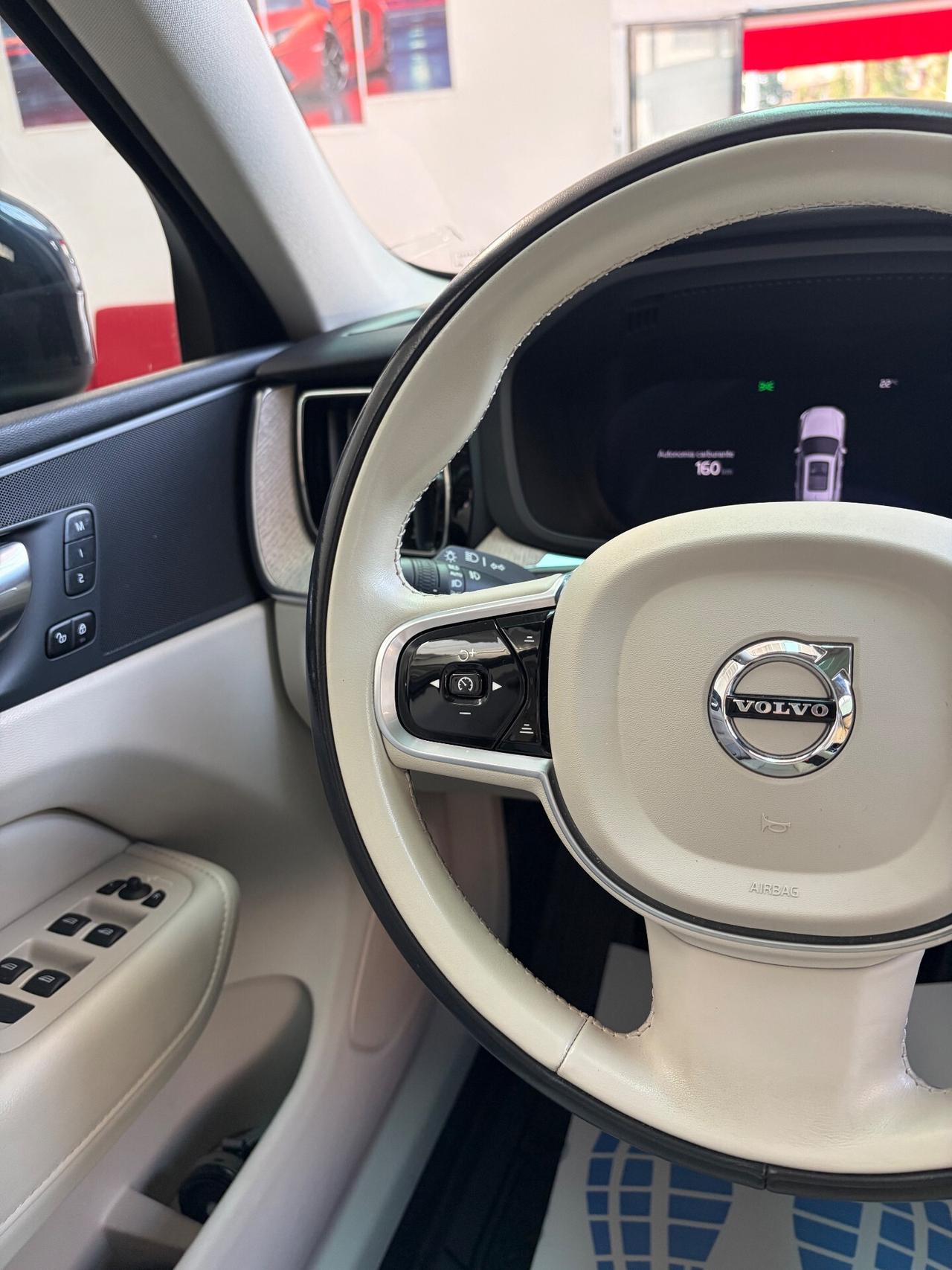 Volvo XC60 B4 (d) AWD automatico Plus Bright