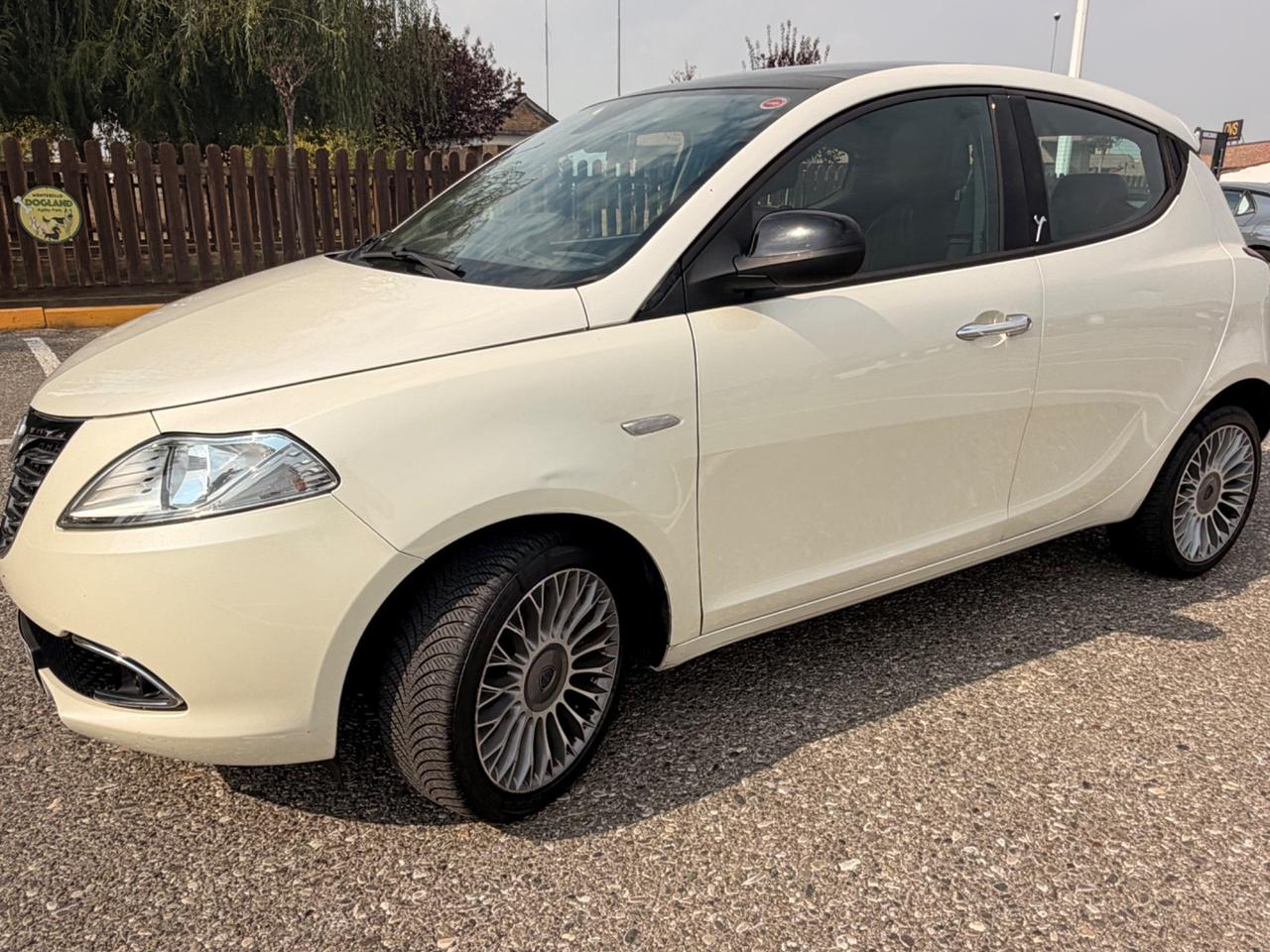 Lancia Ypsilon 1.2 69 CV 5 porte S&S Platinum