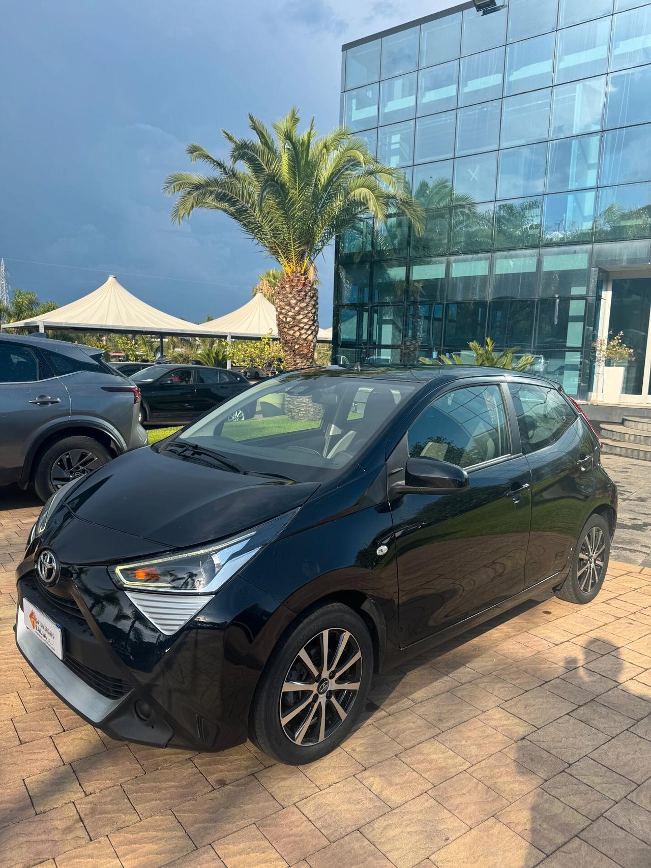 Toyota Aygo Connect 1.0 VVT-i 72 CV 5 porte x-clusiv