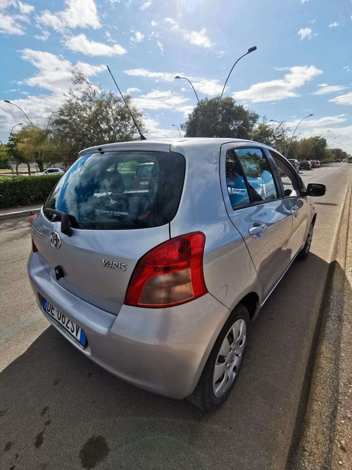 Toyota Yaris 1.0 5 porte Sol