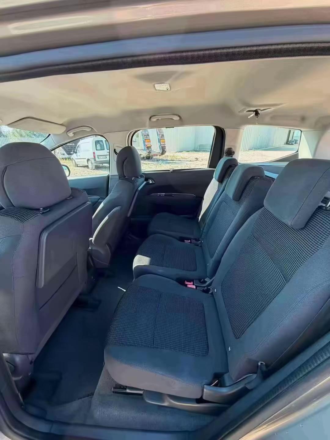 Peugeot 5008 1.6 HDi 115CV Business