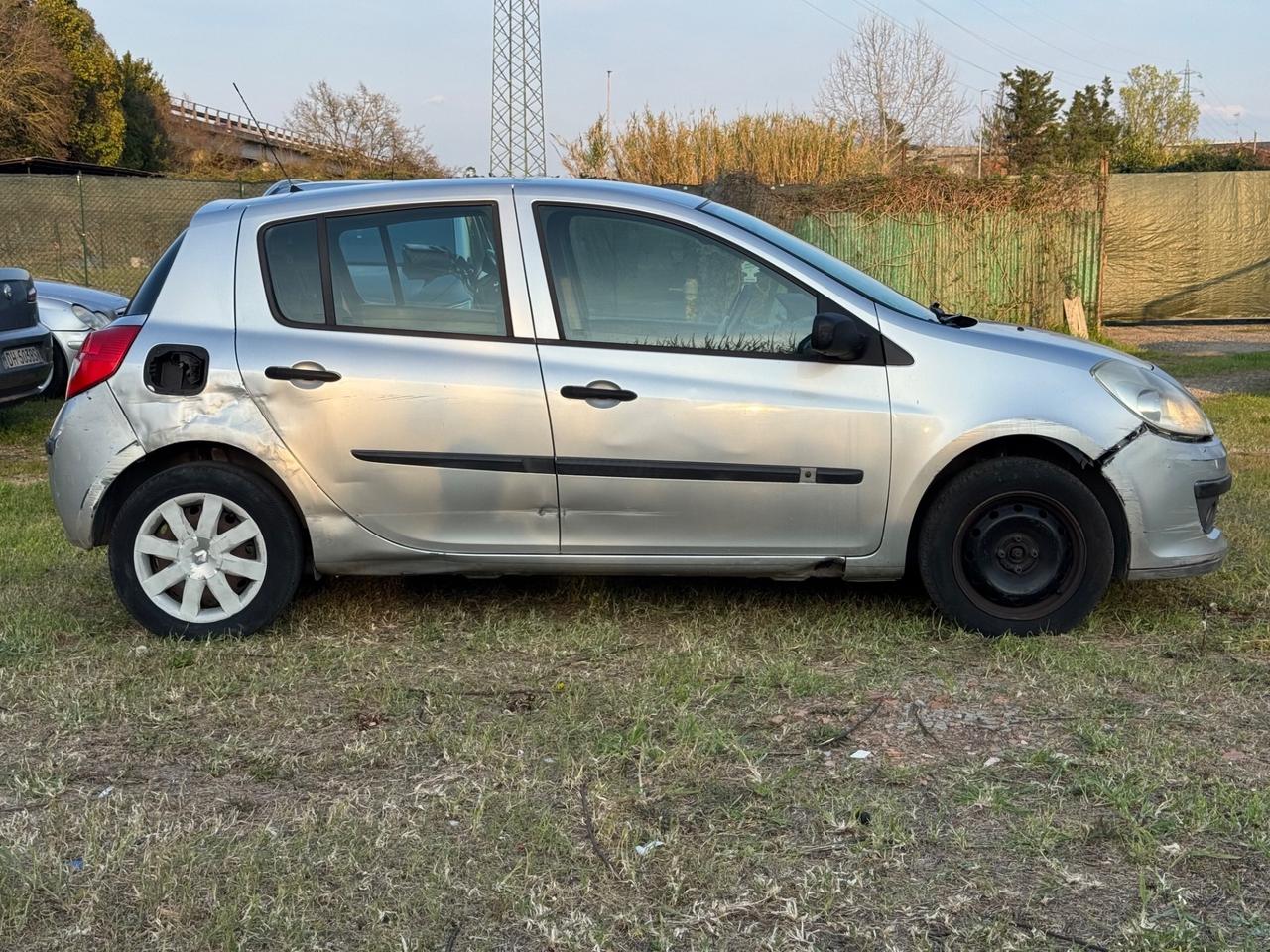 Renault Clio 1.2 Benzina 5 porte Luxe neopatentati 2006