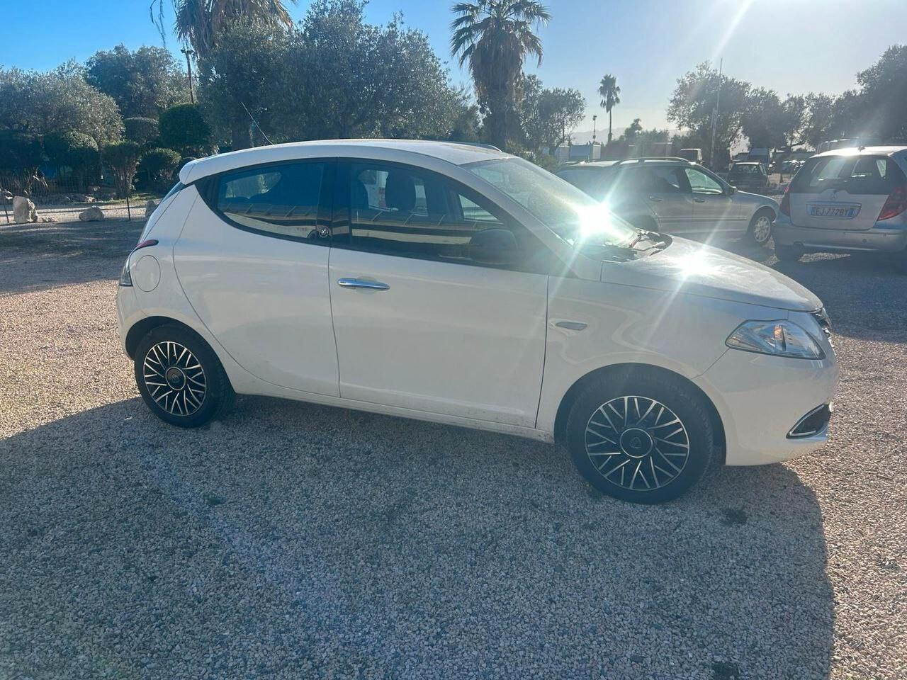 Lancia Ypsilon 1.3 MJT 16V 95 CV 5 porte S&S 30th Anniversary