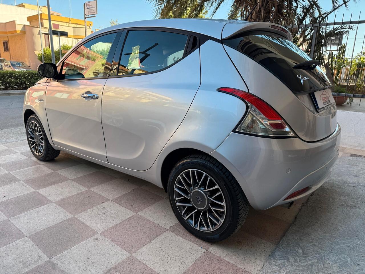 Lancia Ypsilon 1.2 69 CV 5 porte Gold
