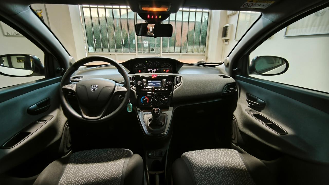 Lancia Ypsilon 1.0 FireFly 5 porte S&S Hybrid Silver Plus