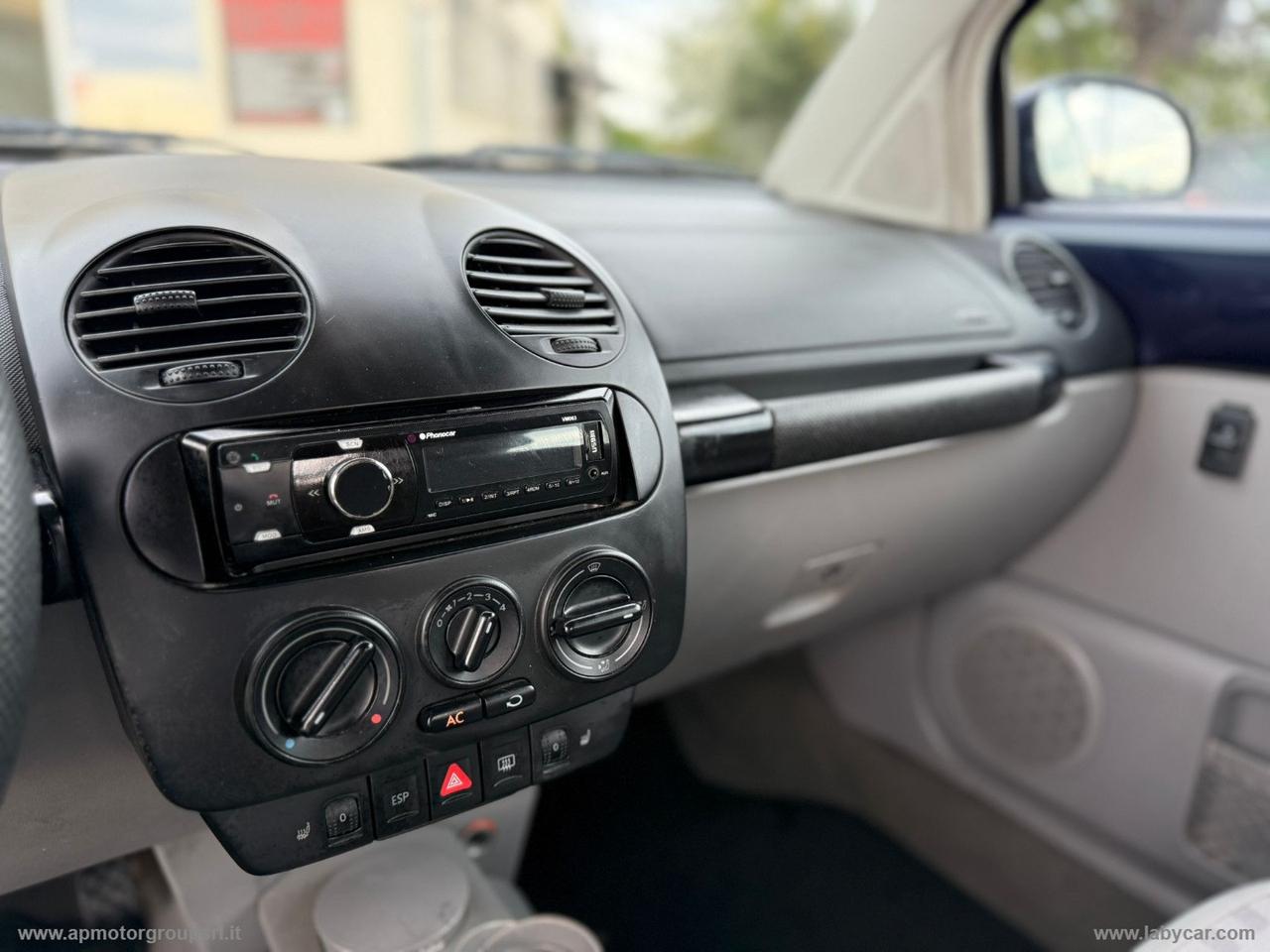 VOLKSWAGEN New Beetle 1.6