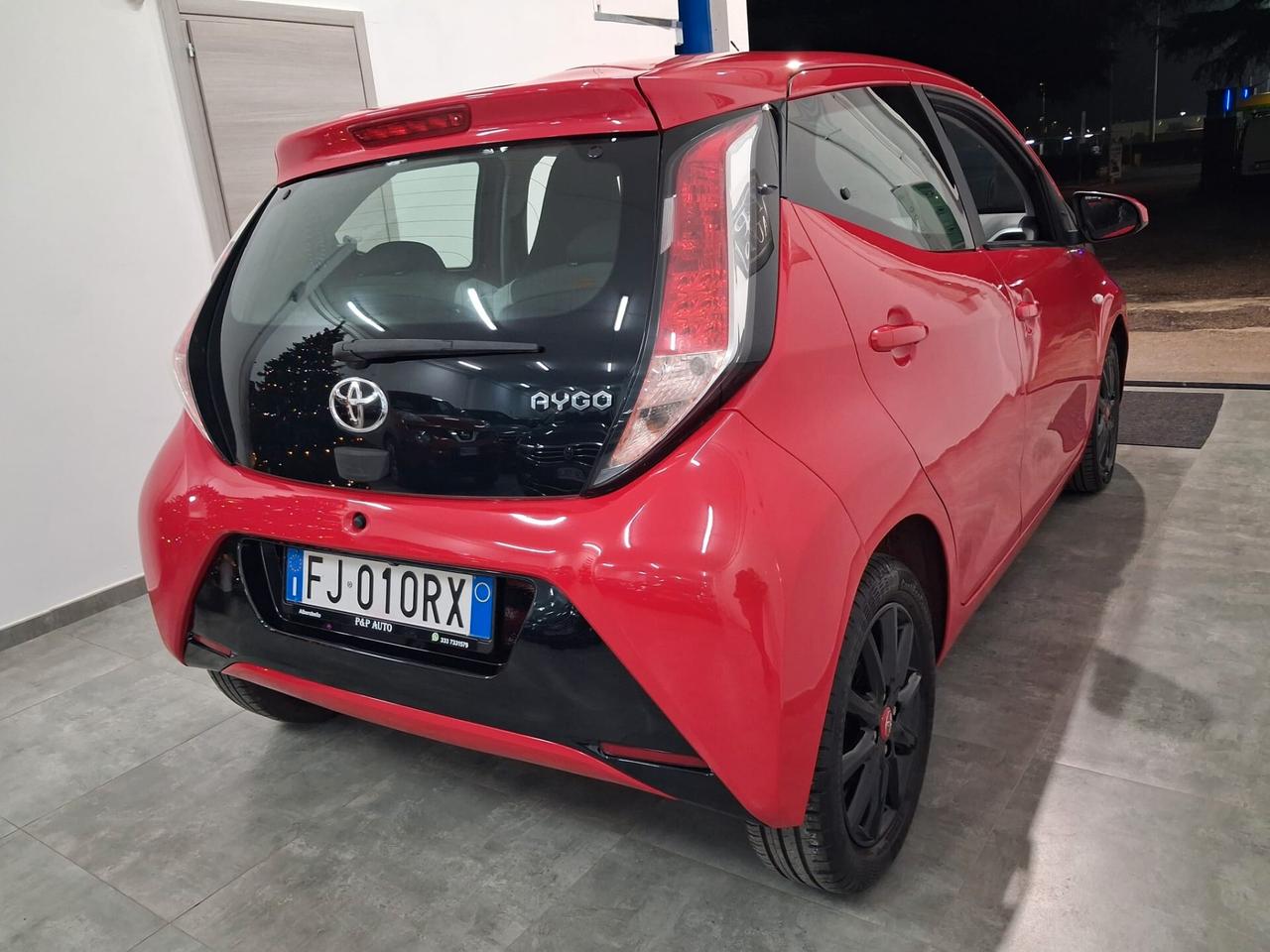Toyota Aygo 1.0 VVT-i 69 CV 5 porte x-black TSS