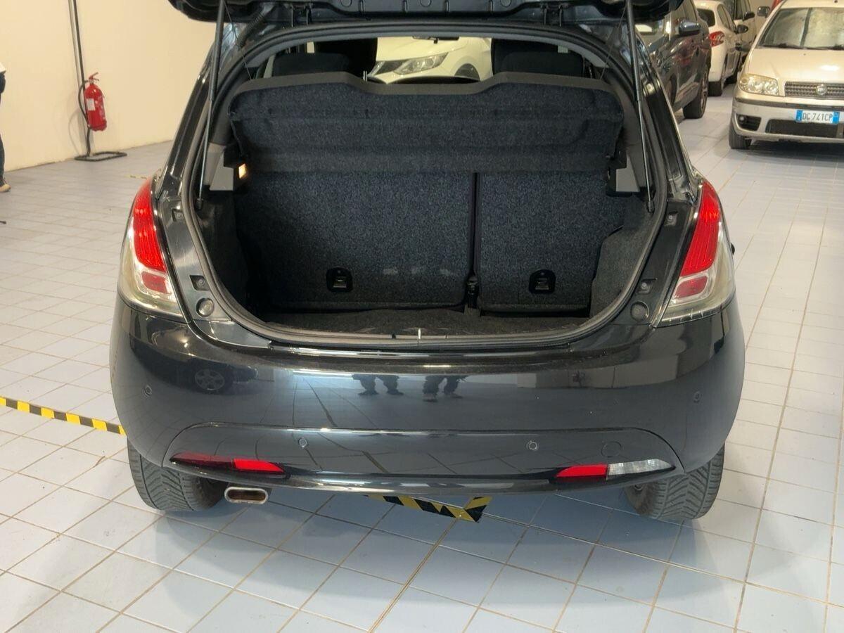 Lancia Ypsilon 1.2 69 CV 5 porte GPL Ecochic Gold