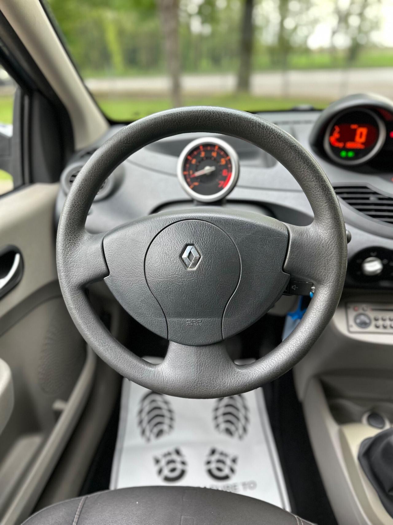Renault Twingo 1.2 16V Quickshift Initiale NEOPATENTATI