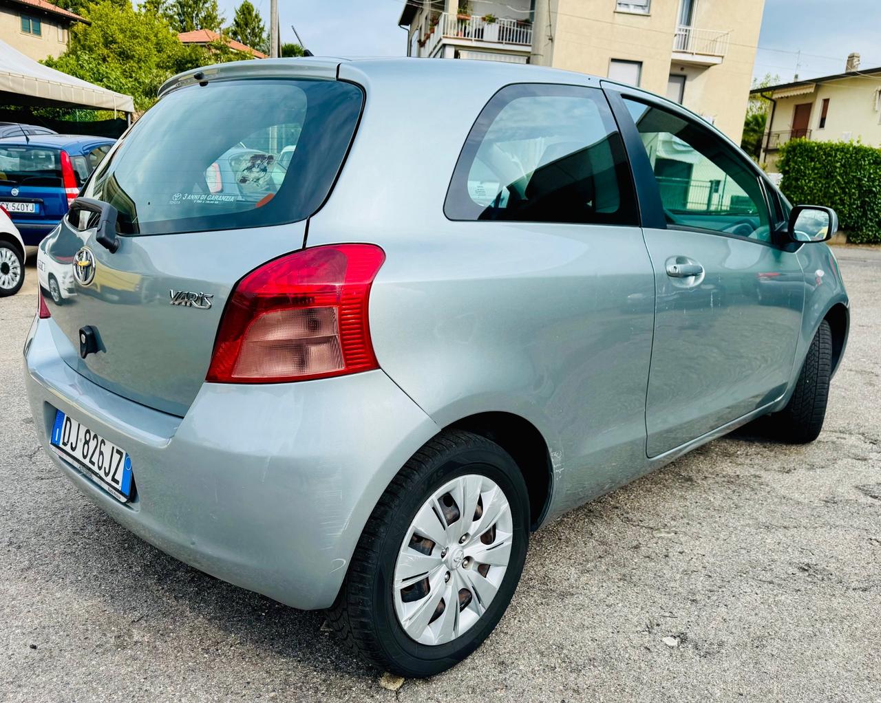 Toyota Yaris 1.0 3 porte Sol 100 mila km OK NEOPATENTATI