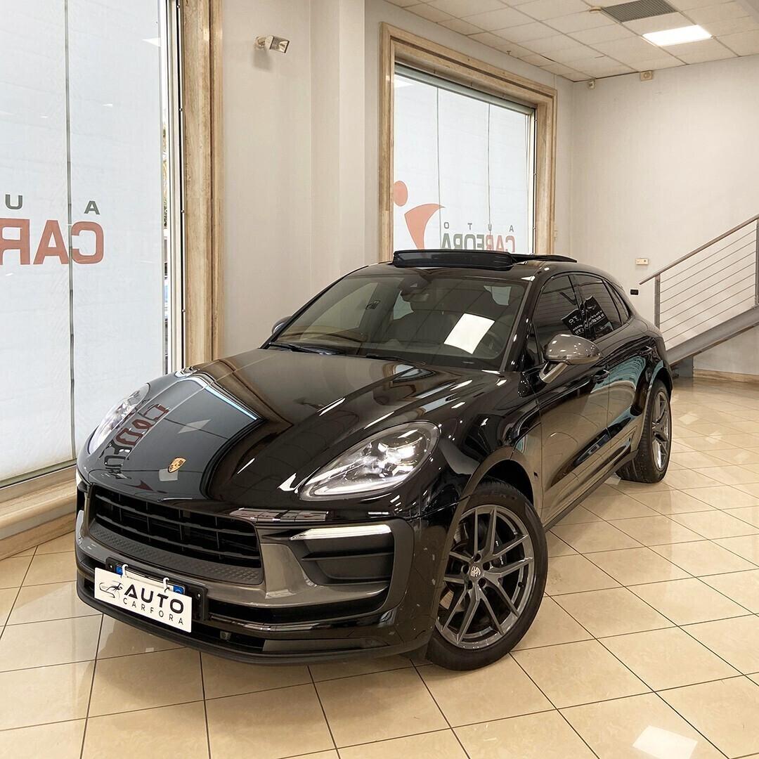 Porsche Macan T con tetto Apribile