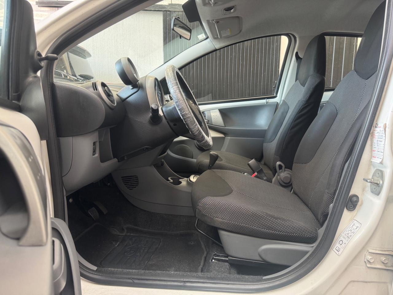 Toyota Aygo 1.0 12V VVT-i 5 porte Sol Connect MMT