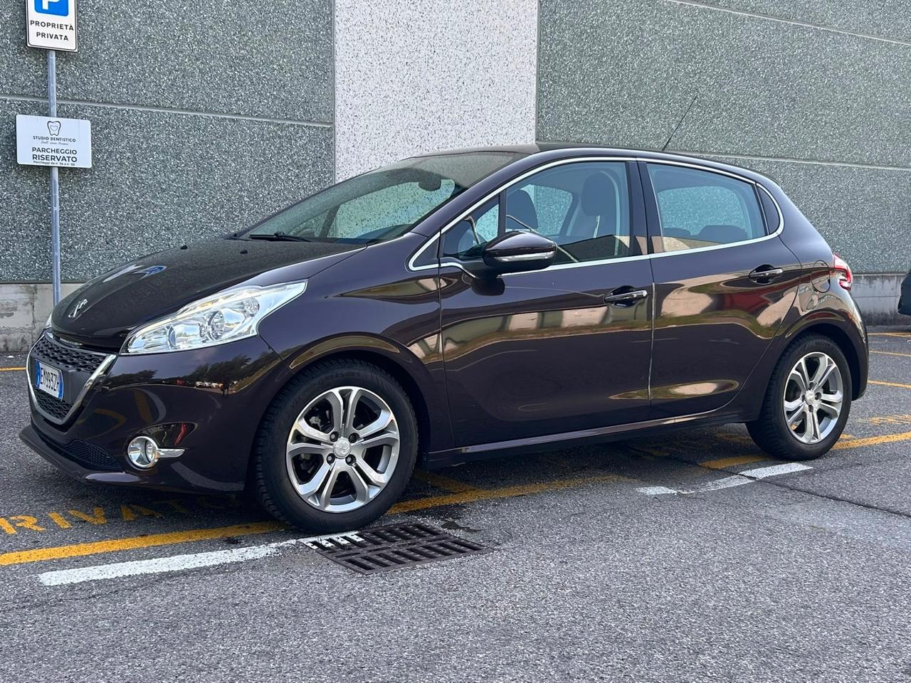 Peugeot 208 1.6 e-HDi 92 CV Allure 5p | Navi Retrocamera Clima Bi-Zona Cerchi 16”