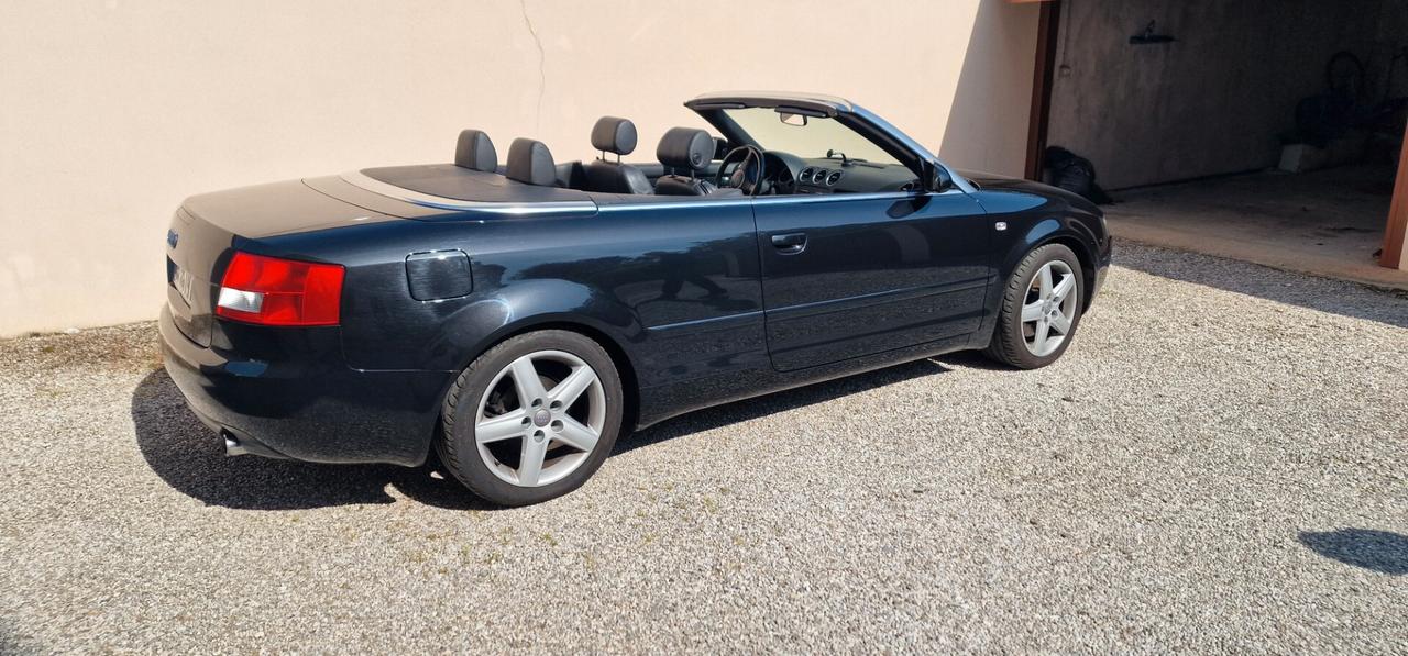 Audi A4 Cabriolet 2.5 V6 TDI cat