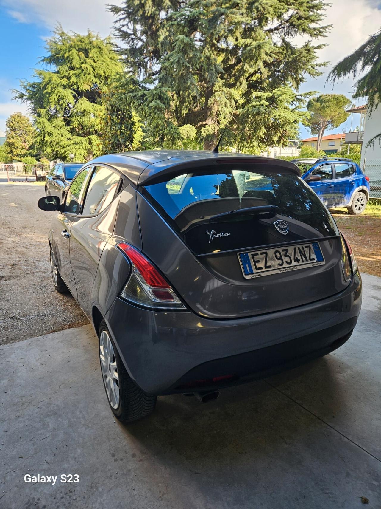 Lancia Ypsilon PLATINUM – Condizioni Eccellenti