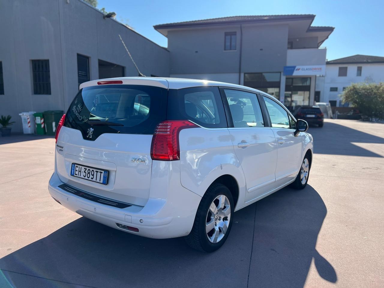 Peugeot 5008 1.6 e-HDi 112CV Stop&Start cambio robotizzato Family