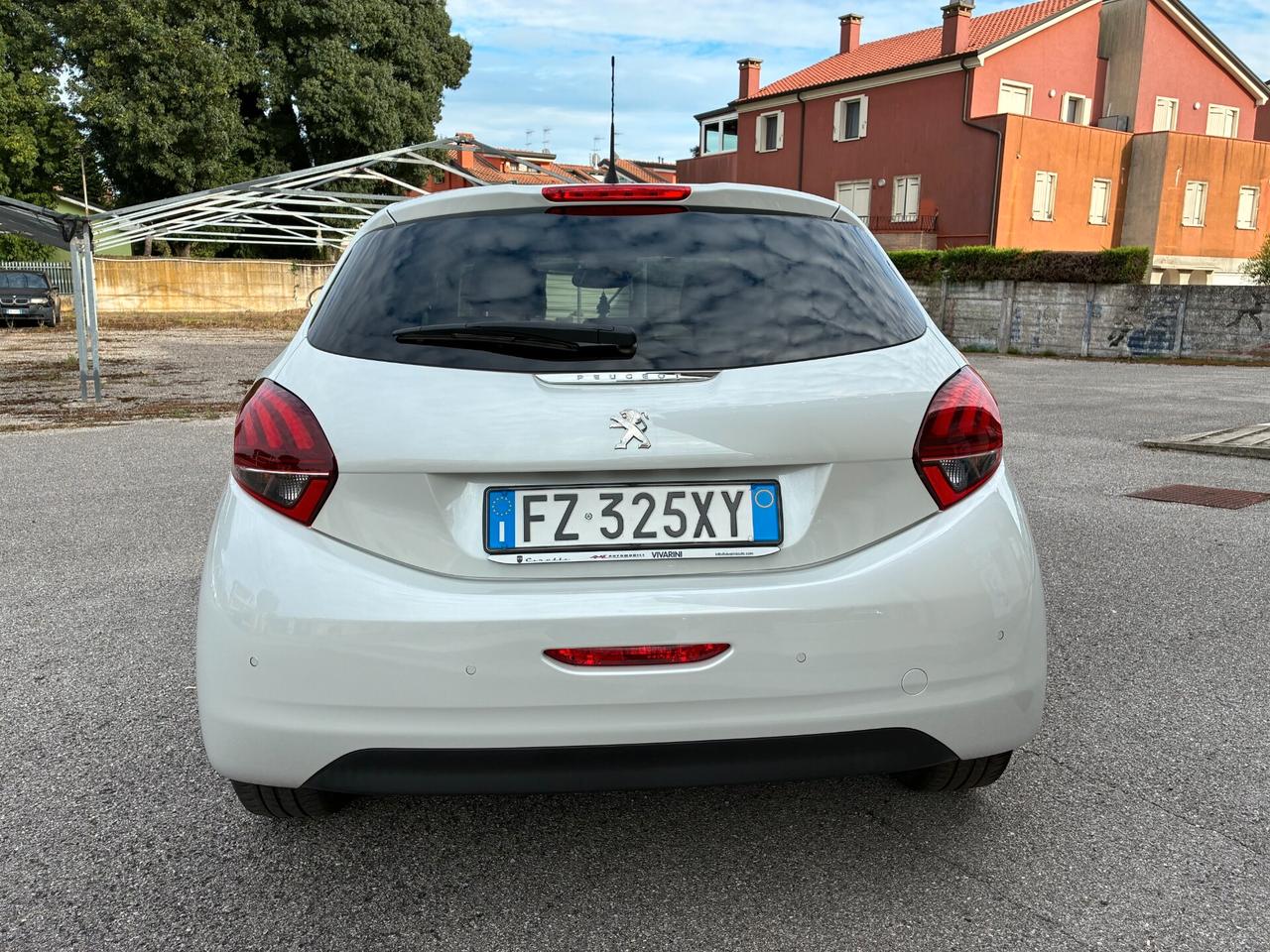 Peugeot 208 BlueHDi 100 S&S Signature