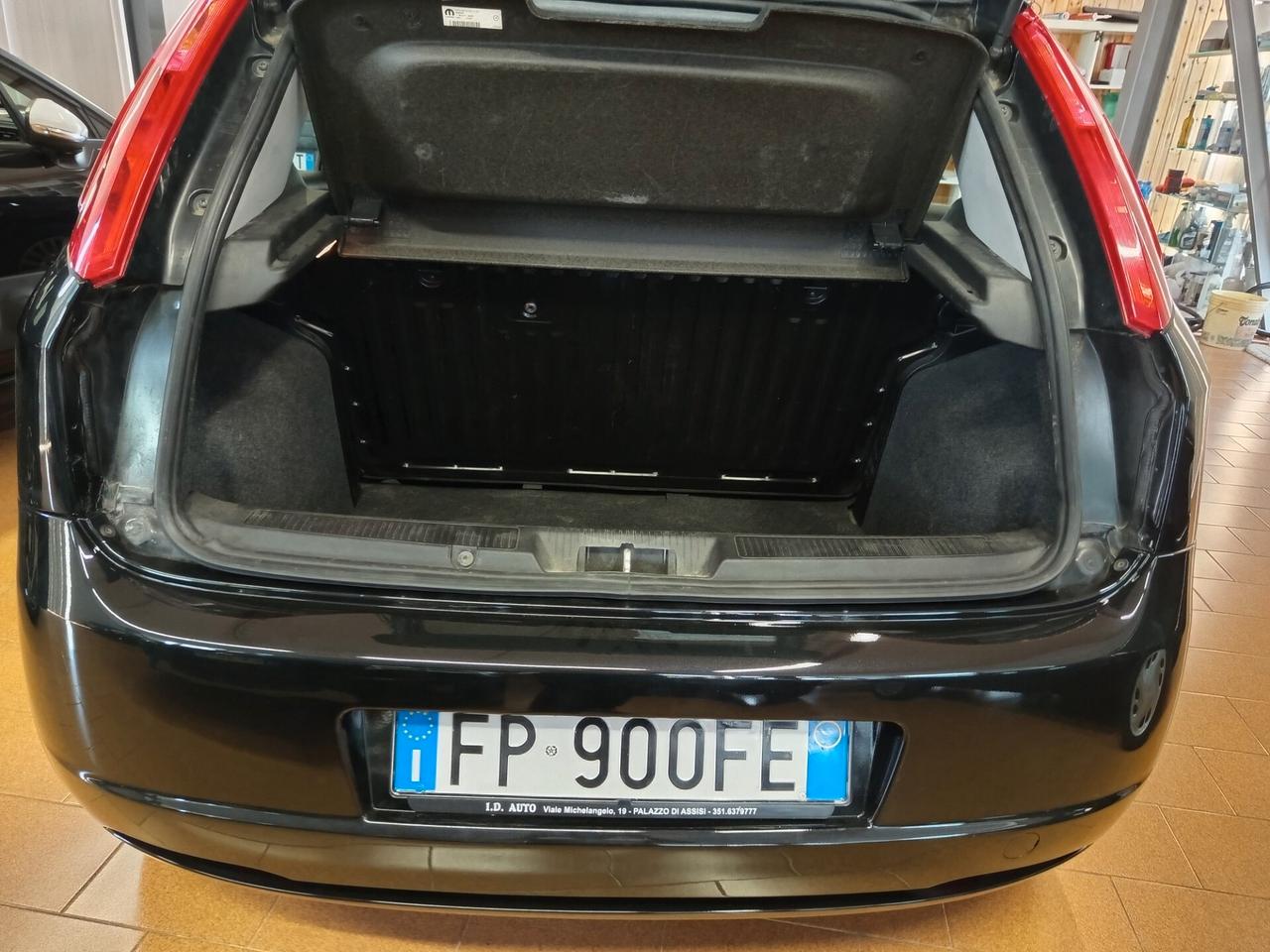 Fiat Punto 1.2 8V 5 porte Street 130 Mila chilometri ok neopatentati Fiat Punto 1.2 8V 5 porte Street 130 Mila chilometri ok neopatentati