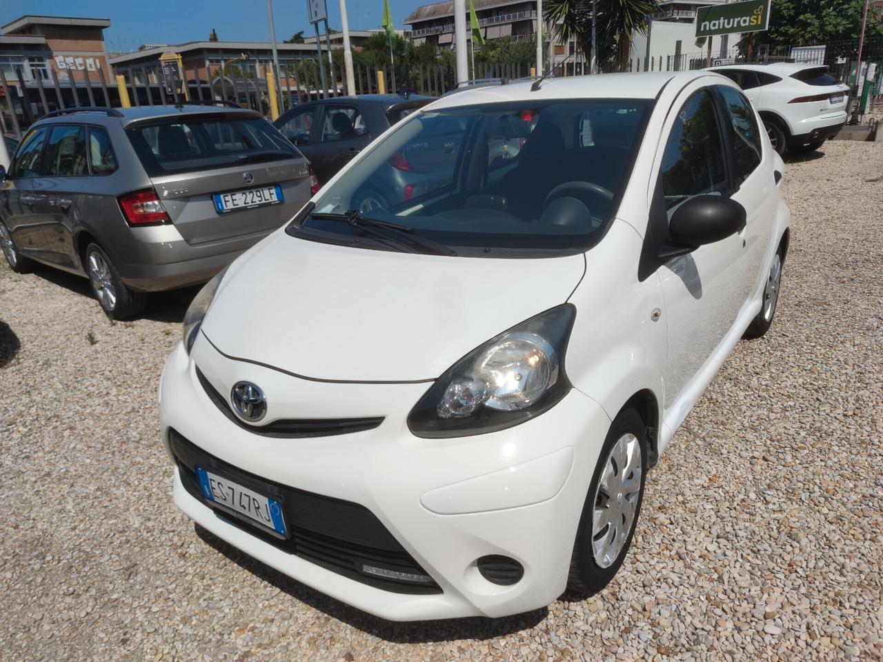 Toyota Aygo 1.0 5 porte Active Connect NEOPATENTATI !