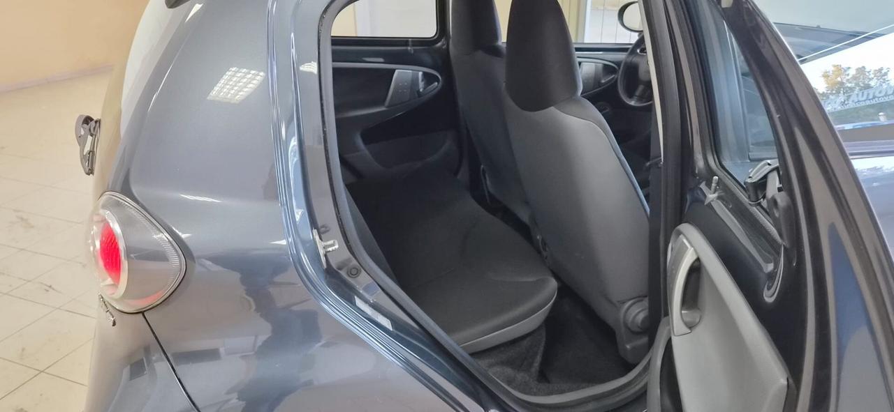 Toyota Aygo 1.0 12V VVT-i 5 porte Sol Red Edition