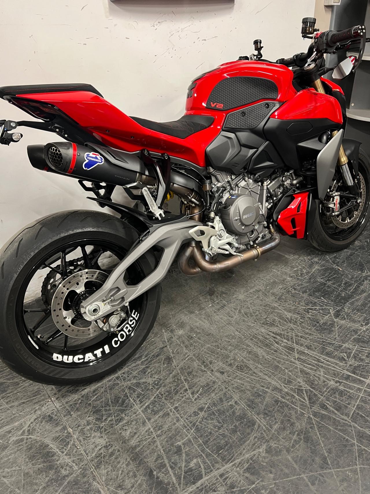 Ducati Streetfighter V2