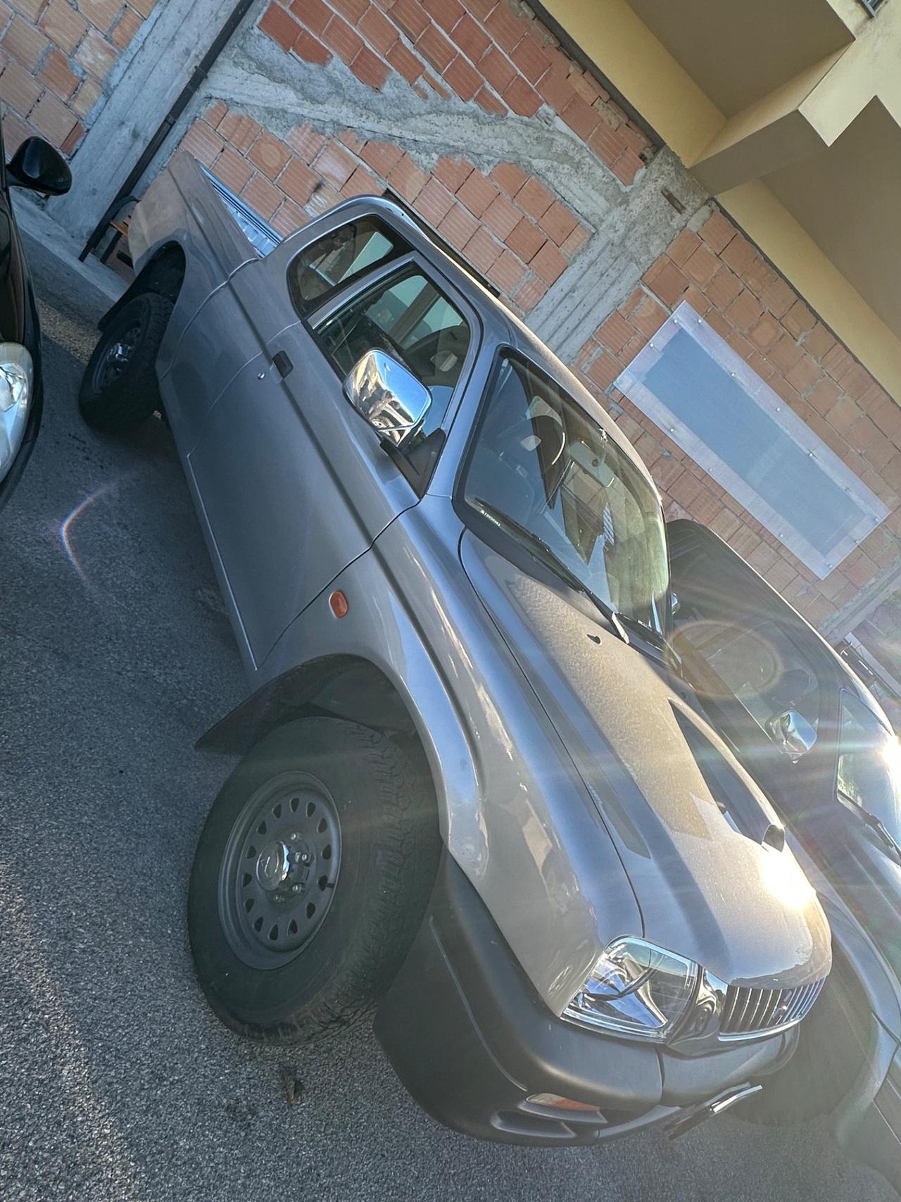 Mitsubishi L200 2.5 TDI 4WD Club Cab Pick-up GLS